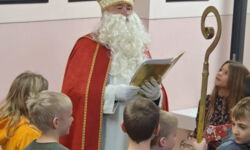 Der Heilige Nikolaus besucht unsere Schülerinnen und Schüler
